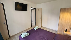 2 bedrooms, free WiFi, bed sheets - Detached house 5min from town center (Le Cheylard)