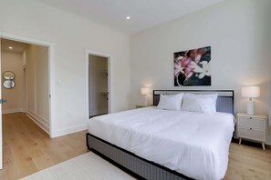 3 chambres, fer et planche à repasser, Wi-Fi, draps fournis