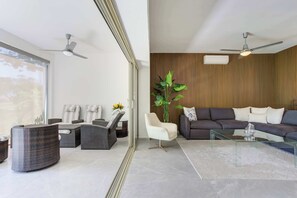 Fernseher, Tischfußball, Arbeitsbereiche