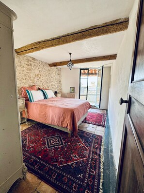 2 Schlafzimmer, Zimmersafe, Schreibtisch, Bügeleisen/Bügelbrett