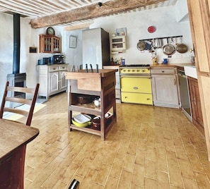 Fridge, microwave, oven, stovetop - La Mistraline Village House, in the Heart of Luberon, Provence! (Caseneuve)