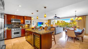 Condo (6 Bedrooms) | Cocina privada | Microondas, horno, lavavajillas y cafetera y tetera