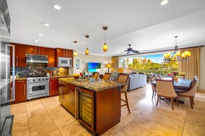 Condo (6 Bedrooms) | Private kitchen | Microwave, oven, dishwasher, coffee/tea maker