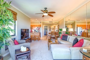 Condo (3 Bedrooms) | Living room | TV