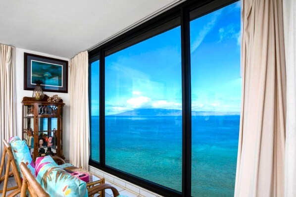 Condo (4 Bedrooms) | Living room | TV