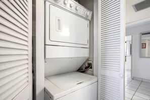 Condo (4 Bedrooms) | Laundry room