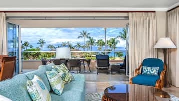 Condo (4 Bedrooms) | Sala de estar | TV