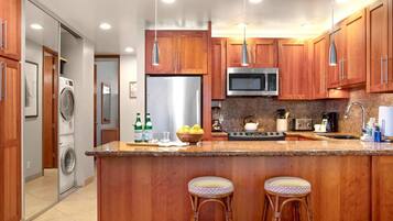 Microwave, oven, dishwasher, coffee/tea maker