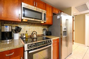 Condo (4 Bedrooms) | Cocina privada | Microondas, horno, lavavajillas y cafetera y tetera
