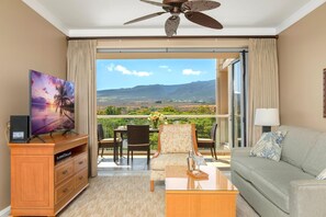 Condo (4 Bedrooms) | Living room | TV