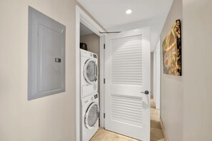 Condo (4 Bedrooms) | Laundry room