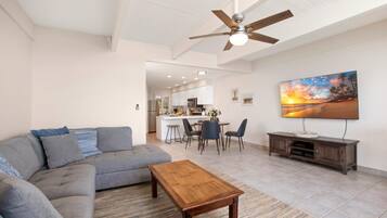 Condo (4 Bedrooms) | Living room | TV