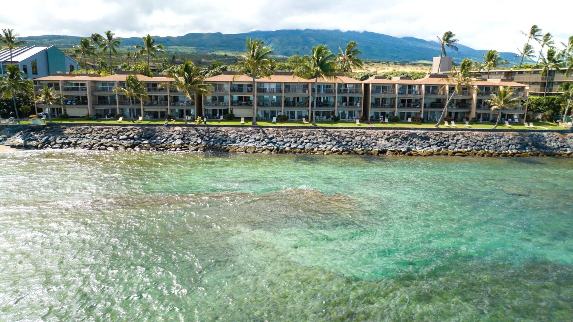 Condo (4 Bedrooms) | Beach | On the beach