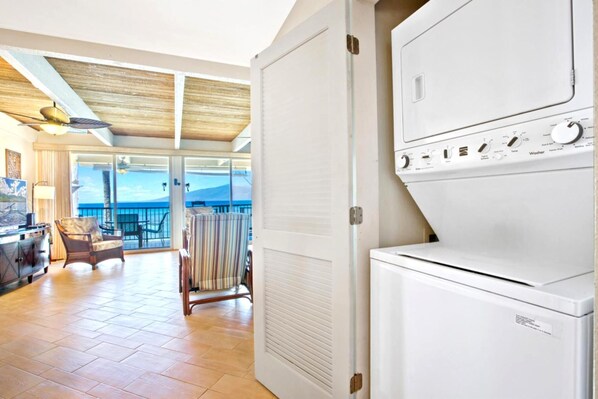 Condo (4 Bedrooms) | Laundry room