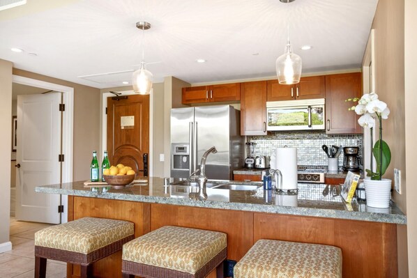 Condo (3 Bedrooms) | Private kitchen | Microwave, oven, dishwasher, coffee/tea maker