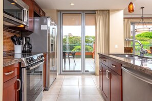 Condo (3 Bedrooms) | Private kitchen