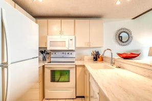 Appart'hôtel (4 Bedrooms) | Cuisine privée | Micro-ondes, four, lave-vaisselle, cafetière/bouilloire