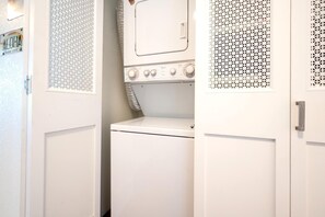 Condo (4 Bedrooms) | Laundry room
