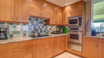 Condo (4 Bedrooms) | Private kitchen | Microwave, oven, dishwasher, coffee/tea maker