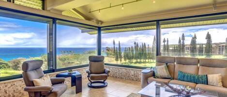 Condo (4 Bedrooms) | Living room | TV