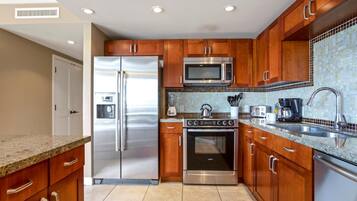 Condo (3 Bedrooms) | Private kitchen | Microwave, oven, dishwasher, coffee/tea maker