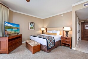 3 عدّة غرف نوم ومساحة عمل للكمبيوتر المحمول ومكواة/لوح كي وملاءات أسرّة