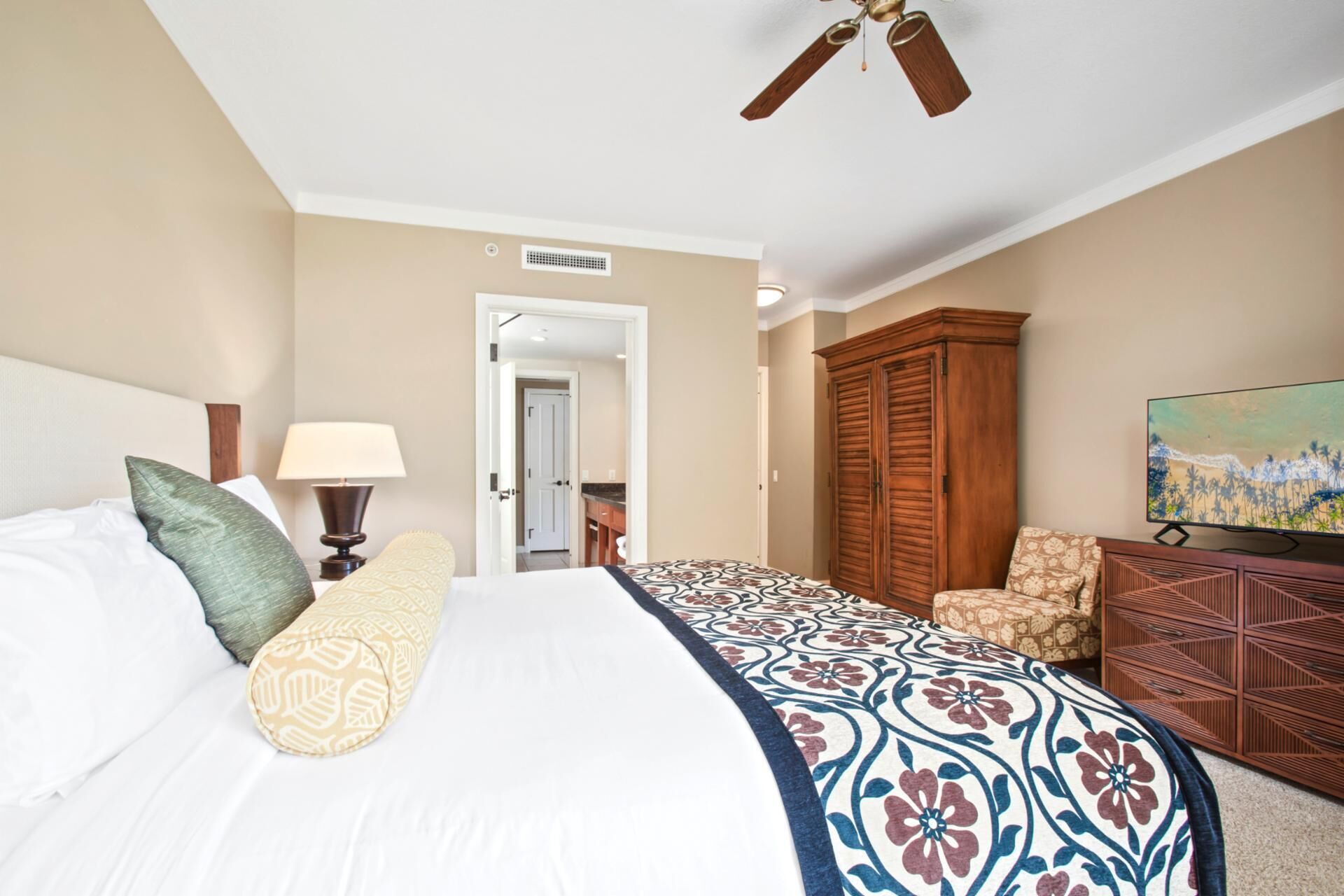 4 bedrooms, laptop workspace, iron/ironing board, bed sheets