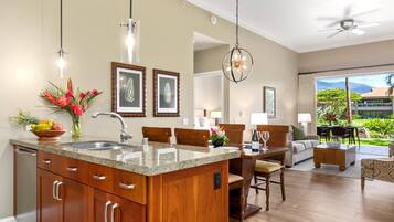 Condo (4 Bedrooms) | Private kitchen | Microwave, oven, coffee/tea maker, electric kettle