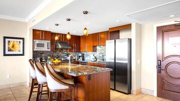 Condo (5 Bedrooms) | Private kitchen | Microwave, oven, dishwasher, coffee/tea maker