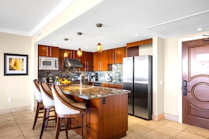 Condo (5 Bedrooms) | Private kitchen