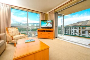 Apartment (4 Bedrooms) | Wohnzimmer | Fernseher