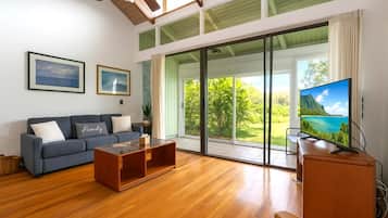 Condo (3 Bedrooms) | Front of property