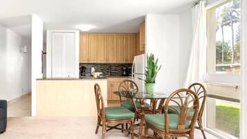 Condo (3 Bedrooms) | Private kitchen | Microwave, oven, dishwasher, coffee/tea maker