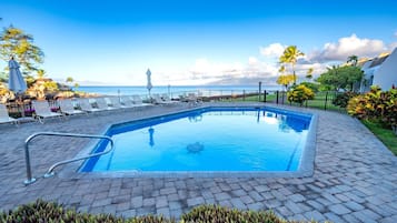 Appartement (3 Bedrooms) | Zwembad