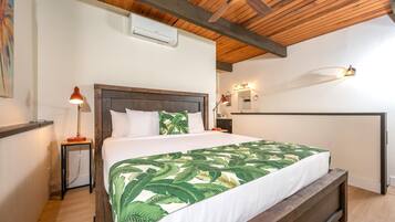 Condo (5 Bedrooms) | 5 bedrooms, laptop workspace, iron/ironing board, bed sheets