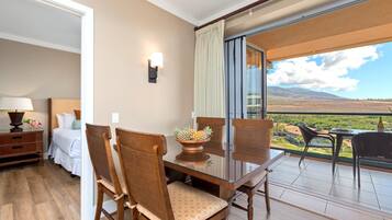 Condo (5 Bedrooms) | Dining