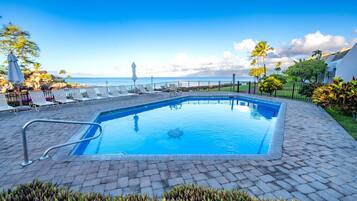 Condo (2 Bedrooms) | Piscina