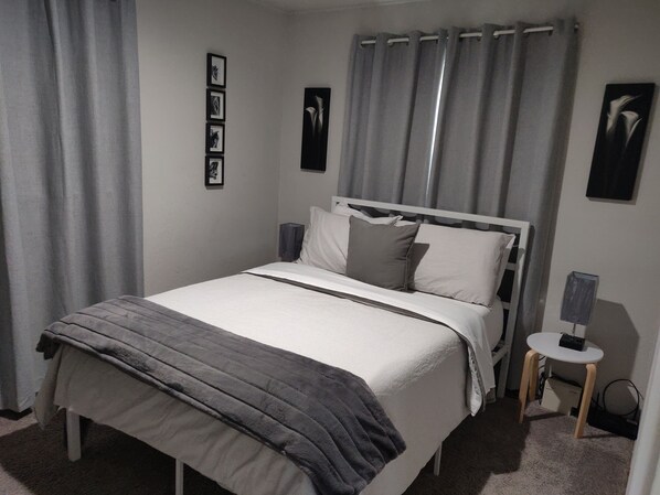 2 bedrooms, desk, iron/ironing board, WiFi