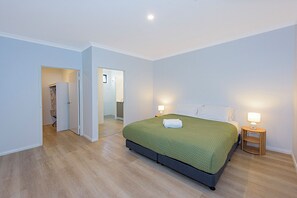 4 bedrooms, travel crib, free WiFi, bed sheets