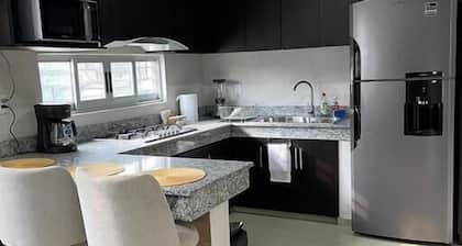 Charming 2-bedroom house with WiFi, AC in delightful Coquimatlán