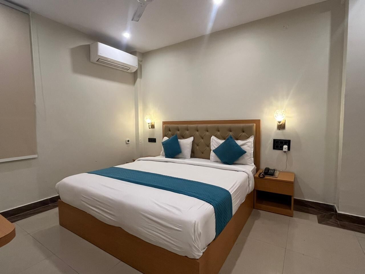 Deluxe Double or Twin Room | Memory-foam beds, in-room safe, desk, laptop workspace