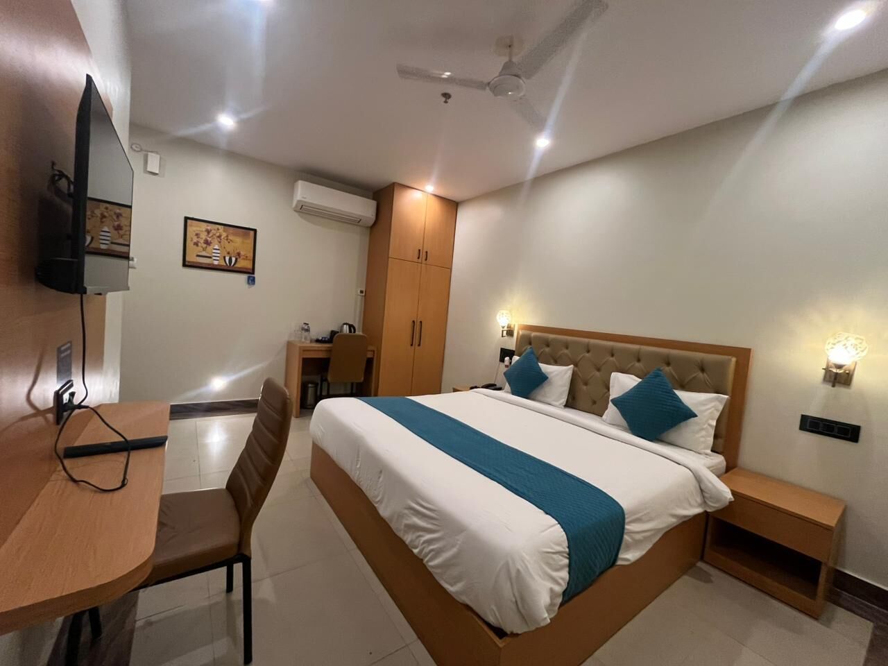 Executive Double or Twin Room | Memory-foam beds, in-room safe, desk, laptop workspace