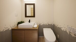 Shower, rainfall showerhead, hair dryer, slippers - Minn house Niseko Hirafu (Kutchan)