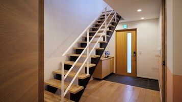 Comfort Villa, Mountain View | Down comforters, in-room safe, individually decorated