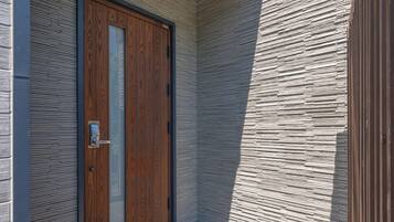 Pintu masuk properti