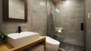 Dusche, Regendusche, Haartrockner, Hausschuhe