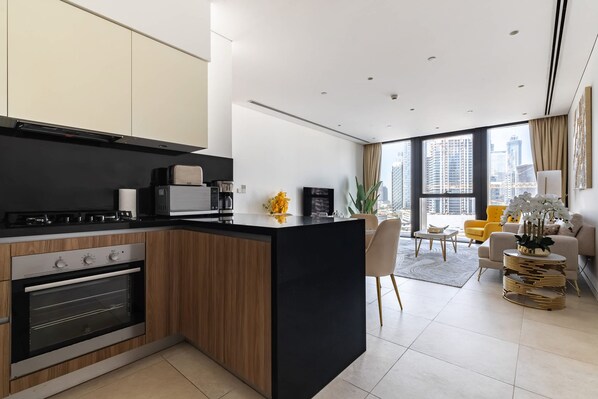 Fridge, microwave, stovetop, dishwasher