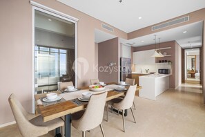 Apartment, 3 Bedrooms, City View | Dining room