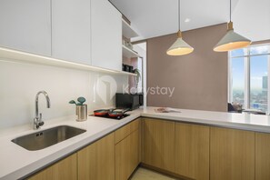 Apartment, 3 Bedrooms, City View | Private kitchen