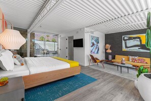 6 bedrooms, iron/ironing board, WiFi, bed sheets - Chic Palm Springs retreat with pool, spa, and mountain views (Palm Springs)